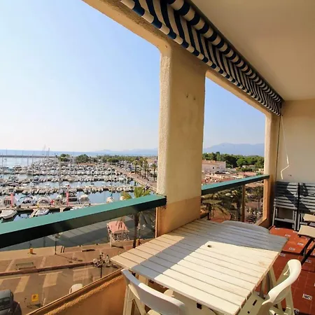 Splendide Vue Sur Le Port St Cyp *