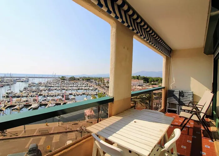 Splendide Vue Sur Le Port St Cyp *